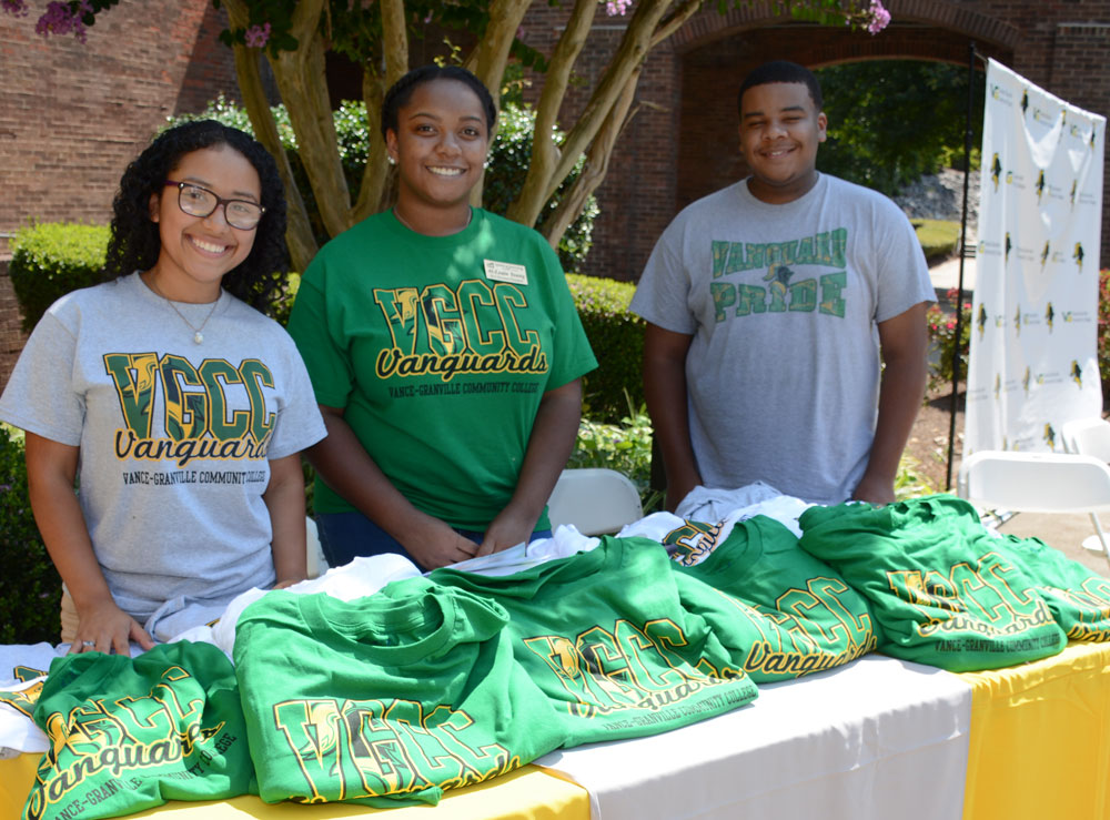 SGA students giving out VGCC T-shirts at the 2018 Welcome Back event on our Main Campus.