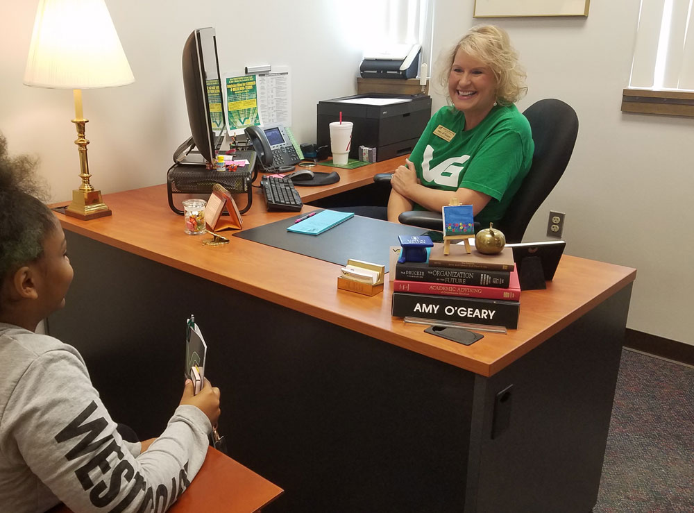 Amy O'Geary Advising a new student