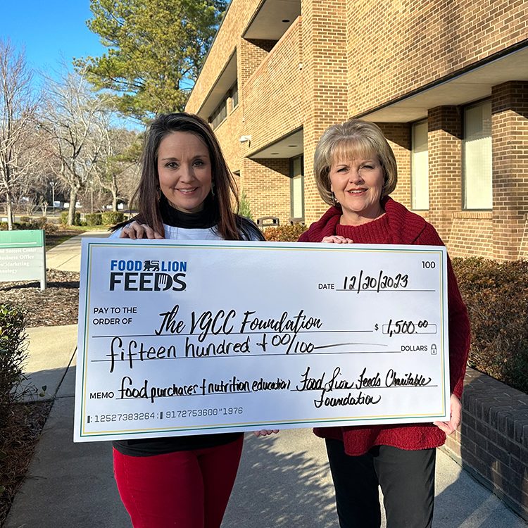 Representatives of the VGCC Foundation receive the Food Lion Feeds Charitable Foundation's Feeding the Hungry grant.